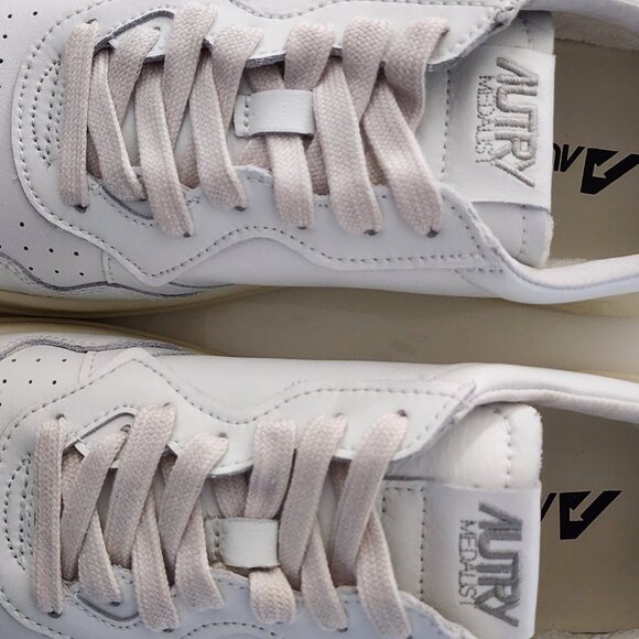 Autry Medalist Low Men's Sneakers LL15 โ Retro Style Meets Modern Comfort! - Picture 8 of 11